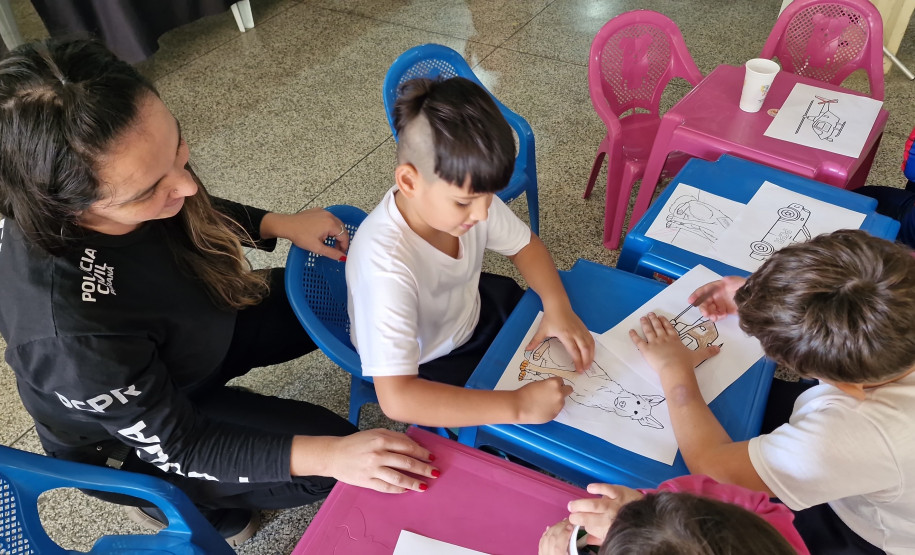 PCPR na Comunidade leva serviços de polícia judiciária e exposições para mais de 1,2 mil pessoas em Tijucas do Sul e Uraí