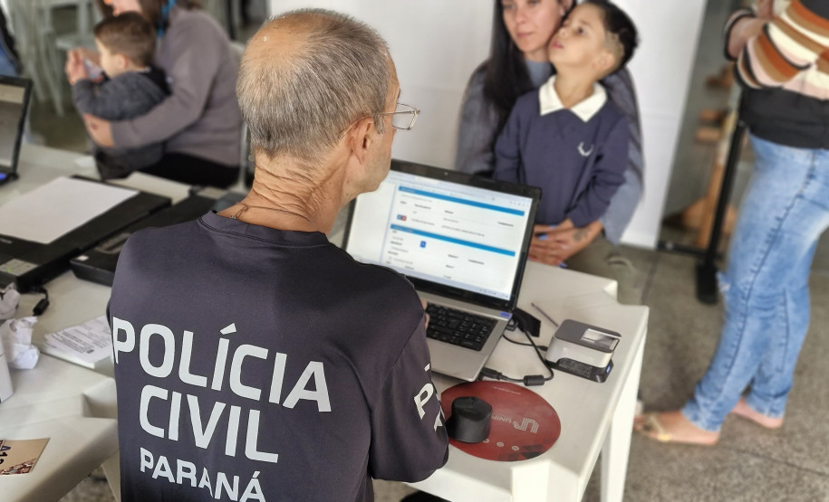 PCPR na Comunidade leva serviços de polícia judiciária e exposições para mais de 1,2 mil pessoas em Tijucas do Sul e Uraí