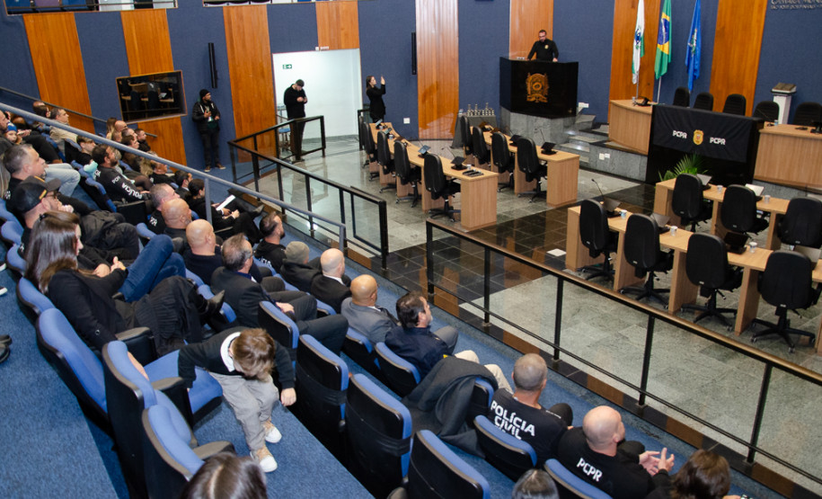 PCPR homenageia servidores com medalhas de serviço policial na Região Metropolitana de Curitiba