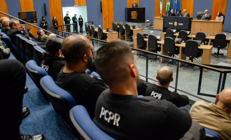 PCPR homenageia servidores com medalhas de serviço policial na Região Metropolitana de Curitiba