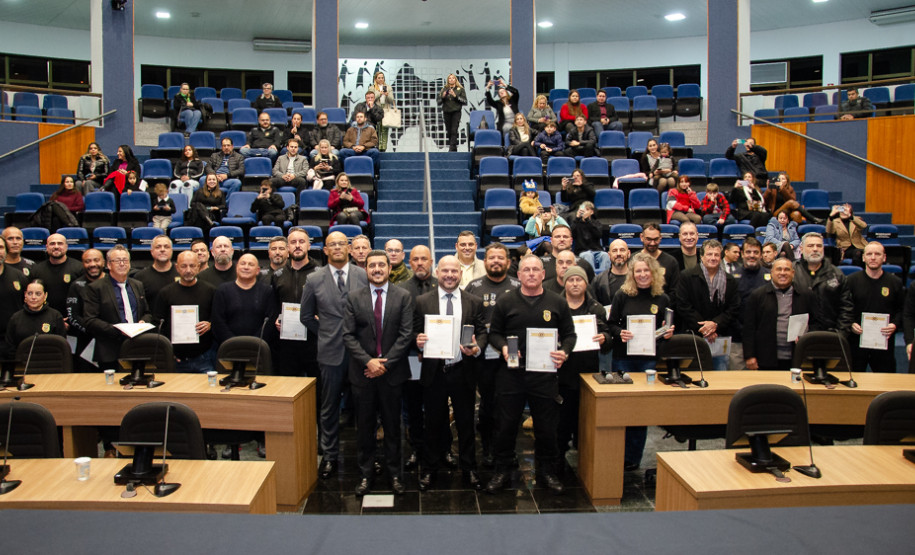 PCPR homenageia servidores com medalhas de serviço policial na Região Metropolitana de Curitiba