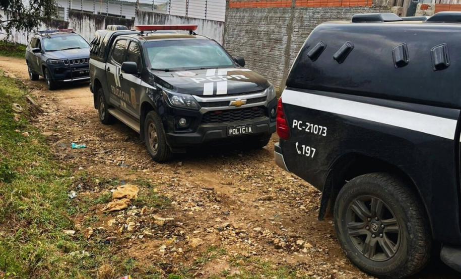 PCPR e GM prendem dois homens e apreende 2,3 quilos de drogas, arma e munições em Sengés