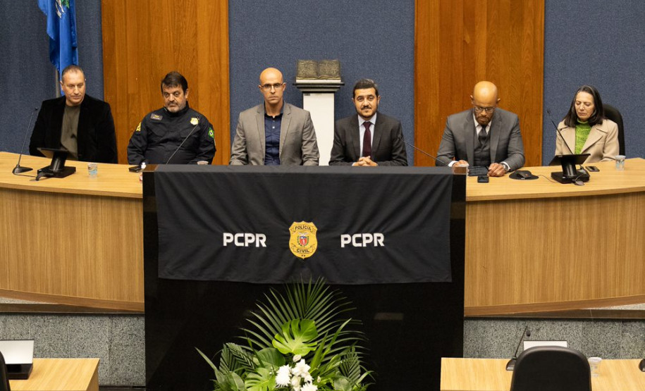 PCPR homenageia servidores com medalhas de serviço policial na Região Metropolitana de Curitiba