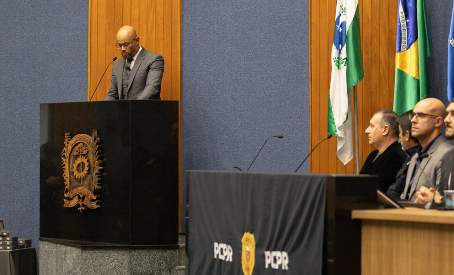 PCPR homenageia servidores com medalhas de serviço policial na Região Metropolitana de Curitiba