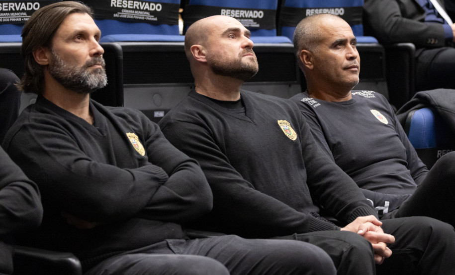 PCPR homenageia servidores com medalhas de serviço policial na Região Metropolitana de Curitiba