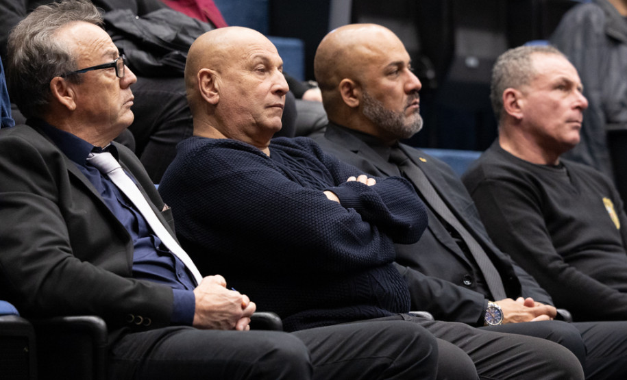 PCPR homenageia servidores com medalhas de serviço policial na Região Metropolitana de Curitiba