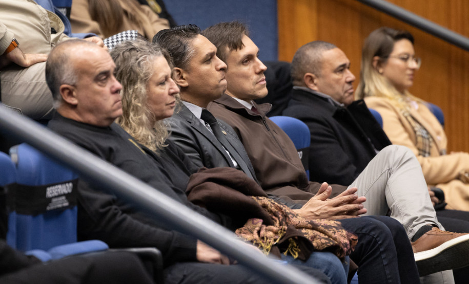 PCPR homenageia servidores com medalhas de serviço policial na Região Metropolitana de Curitiba