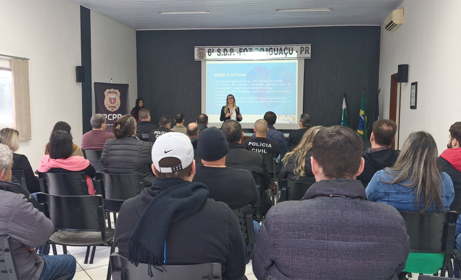PCPR recebe palestra de capacitação para atendimento a autistas em Foz do Iguaçu