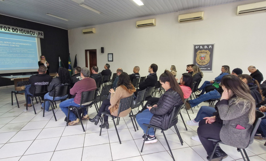 PCPR recebe palestra de capacitação para atendimento a autistas em Foz do Iguaçu