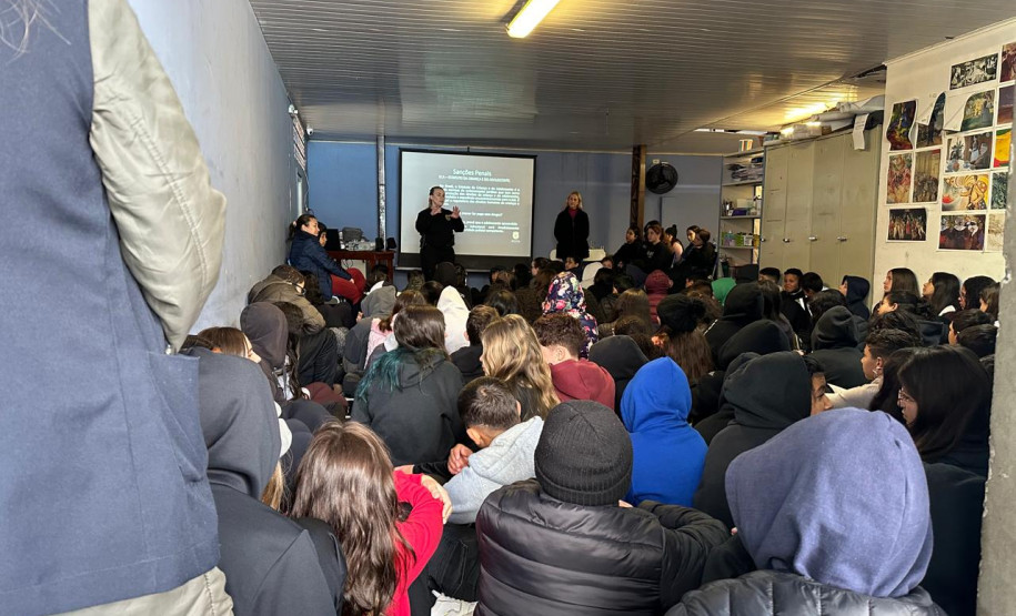 PCPR oferta palestra sobre combate às drogas para 560 estudantes de escola estadual em Curitiba