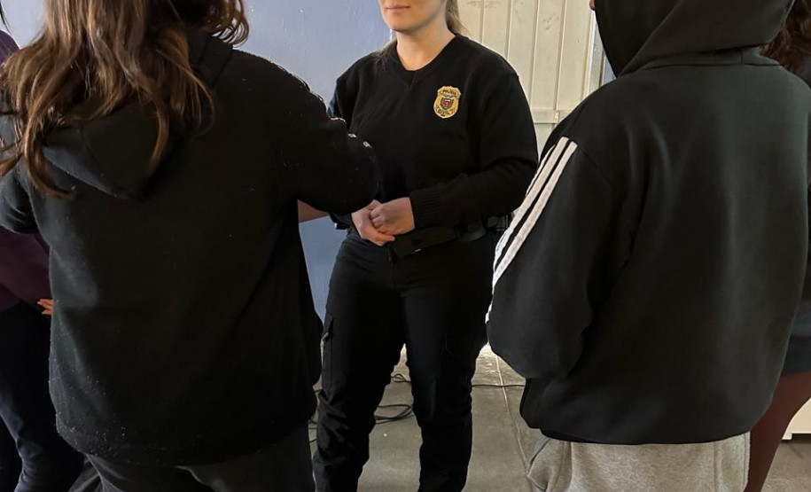 PCPR oferta palestra sobre combate às drogas para 560 estudantes de escola estadual em Curitiba