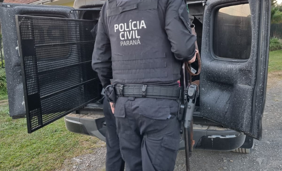 PCPR prende homem em flagrante e apreende cinco armas de fogo e 153 munições em Rebouças