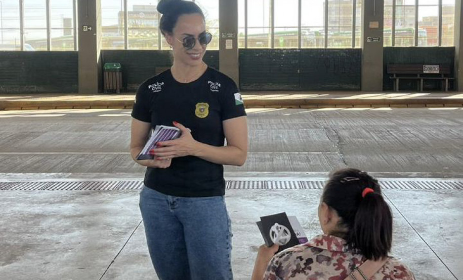 PCPR realiza panfletagem educativa da Operação Shamar em Curitiba e Cascavel