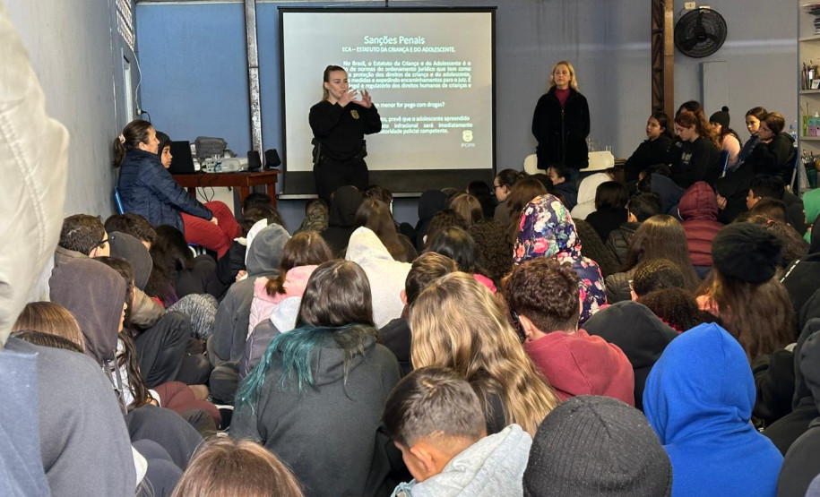 PCPR oferta palestra sobre combate às drogas para 560 estudantes de escola estadual em Curitiba