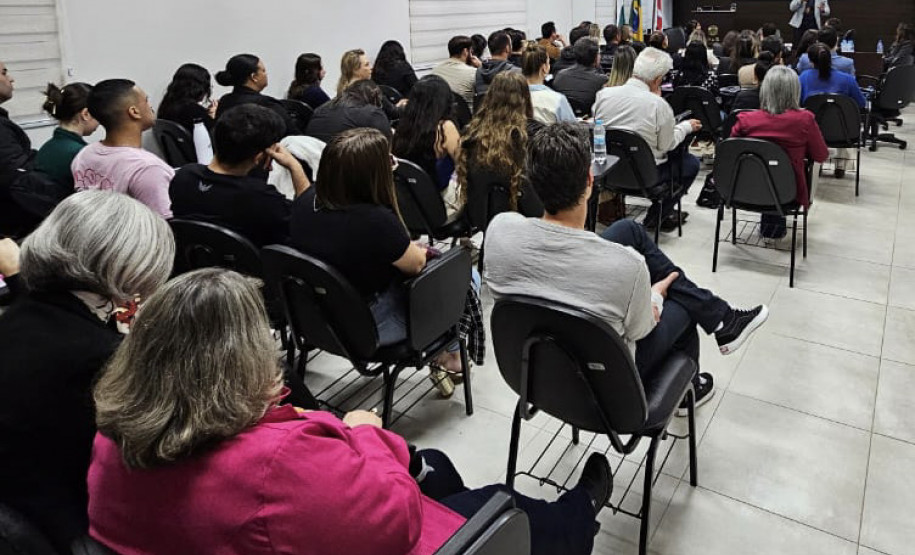 PCPR ministra palestra sobre atendimento à mulher em situação de violência doméstica em Telêmaco Borba