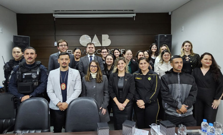 PCPR ministra palestra sobre atendimento à mulher em situação de violência doméstica em Telêmaco Borba