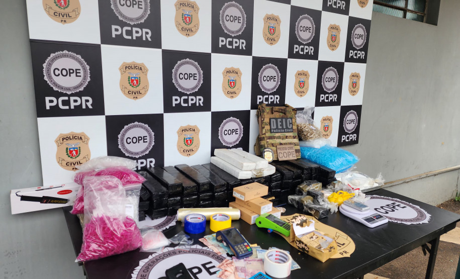 PCPR e PCSC prendem mulher em flagrante por tráfico de drogas em Curitiba