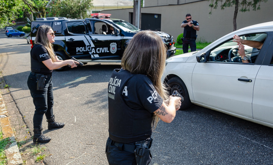 PCPR e PMPR prendem homem em flagrante por posse ilegal de arma de fogo em Goioerê
