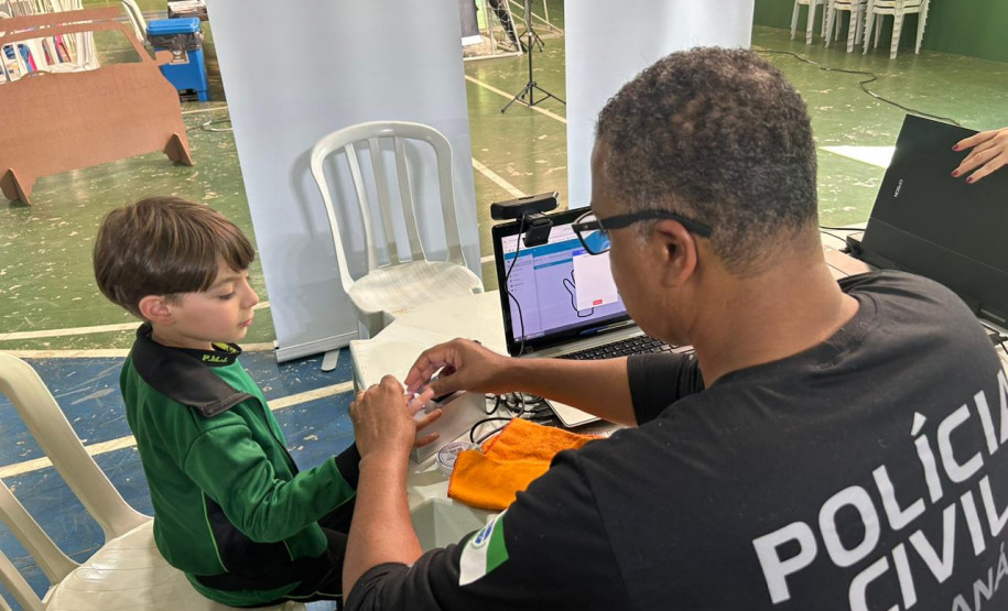 PCPR na Comunidade leva serviços de polícia judiciária à população de Arapongas e Adrianópolis