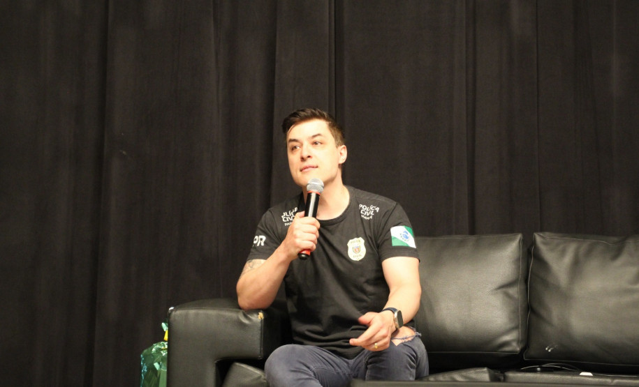 PCPR ministra palestra sobre crimes virtuais para mais de 300 alunos em Curitiba