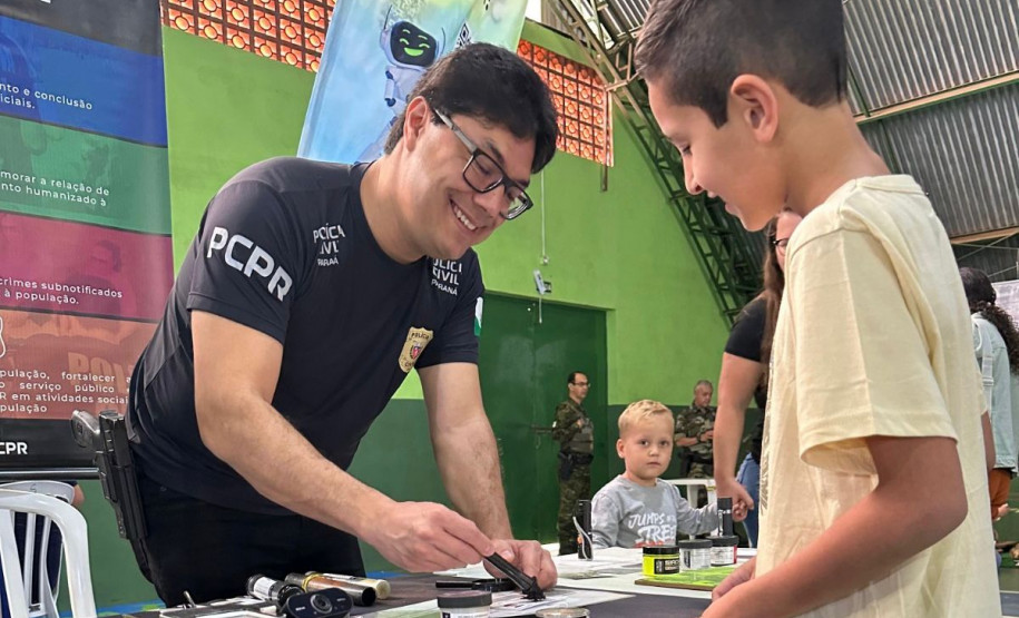 PCPR na Comunidade leva serviços de polícia judiciária e orientações para mais de 5,9 mil pessoas em Jaguariaíva e Colombo