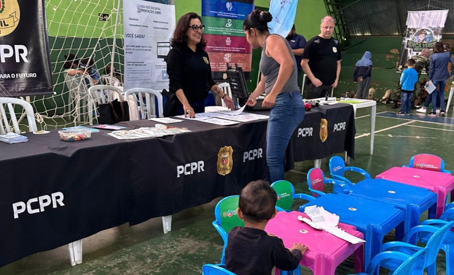 PCPR na Comunidade leva serviços de polícia judiciária e orientações para mais de 5,9 mil pessoas em Jaguariaíva e Colombo