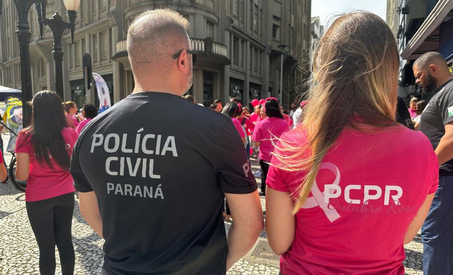 PCPR participa de caminhada e ações da Campanha Outubro Rosa em Curitiba