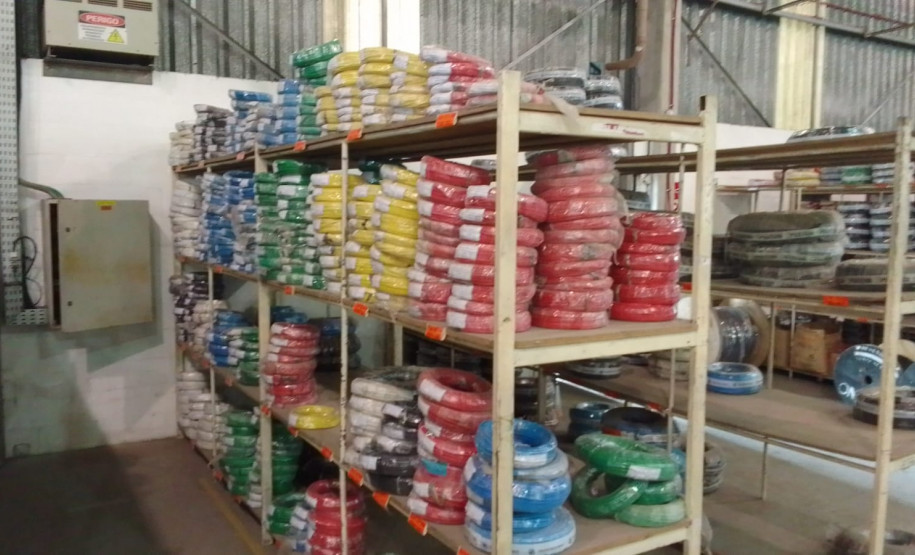 PCPR apreende 12 toneladas de fios elétricos fora do padrão em Quatro Barras