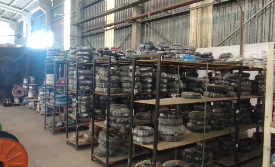 PCPR apreende 12 toneladas de fios elétricos fora do padrão em Quatro Barras