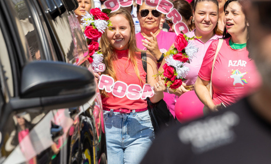 PCPR participa de caminhada e ações da Campanha Outubro Rosa em Curitiba