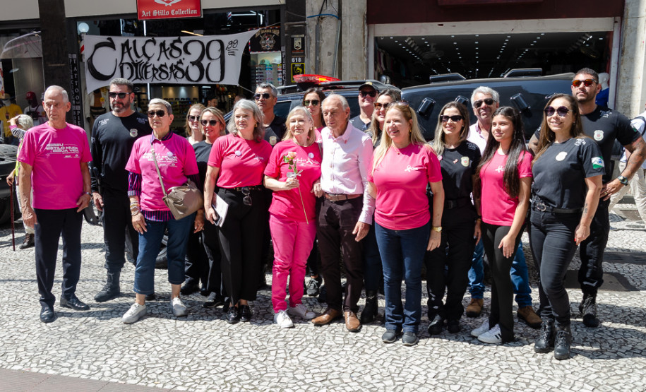PCPR participa de caminhada e ações da Campanha Outubro Rosa em Curitiba