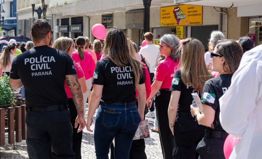 PCPR participa de caminhada e ações da Campanha Outubro Rosa em Curitiba
