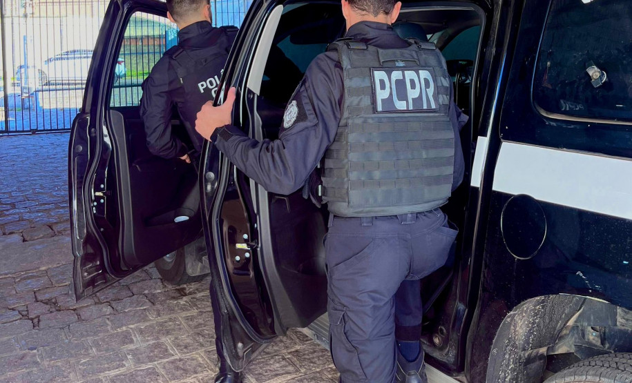 PCPR e PMPR prendem dois homens em flagrante por tráfico de drogas em Piraquara