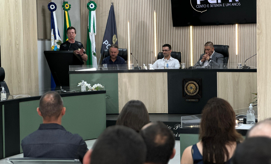 PCPR homenageia servidores com medalhas de serviço policial no sudeste do Estado