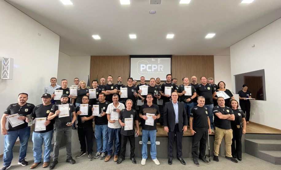 PCPR homenageia servidores com Medalhas de Serviço Policial no noroeste do Estado
