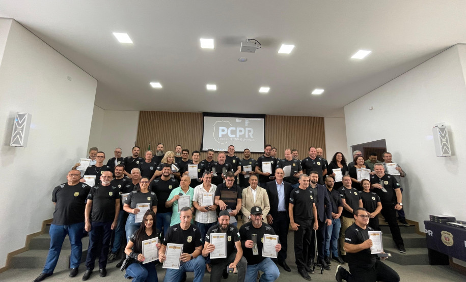 PCPR homenageia servidores com Medalhas de Serviço Policial no noroeste do Estado