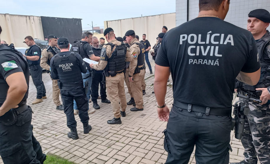PCPR e PMPR prendem quatro pessoas durante operação contra o tráfico de drogas em Pinhais