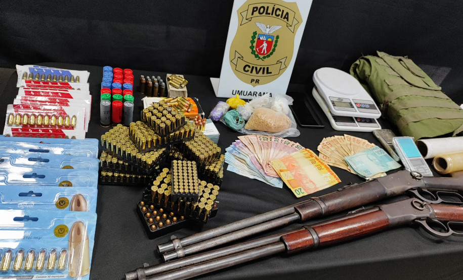 PCPR prende dois homens e apreende 830 munições, armas, dinheiro e drogas ilícitas em Umuarama