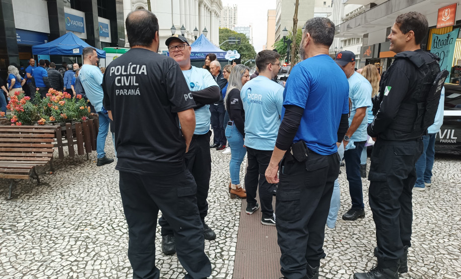 PCPR participa de caminhada em prol do Novembro Azul em Curitiba