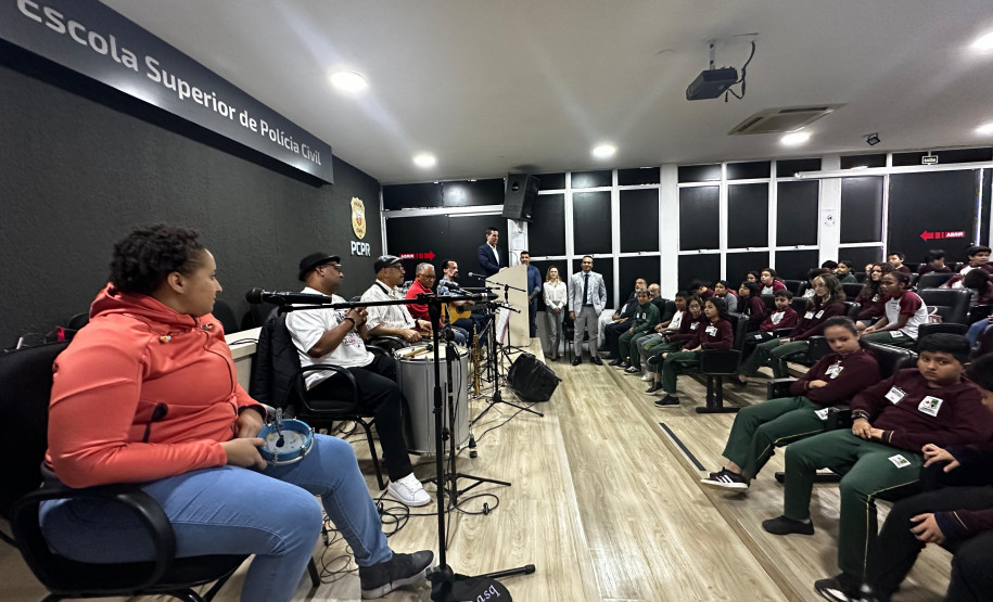 PCPR participa do segundo ano do Projeto Espelho e inspira jovens na Escola de Polícia