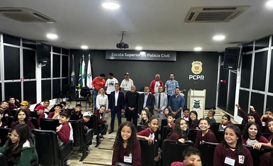 PCPR participa do segundo ano do Projeto Espelho e inspira jovens na Escola de Polícia