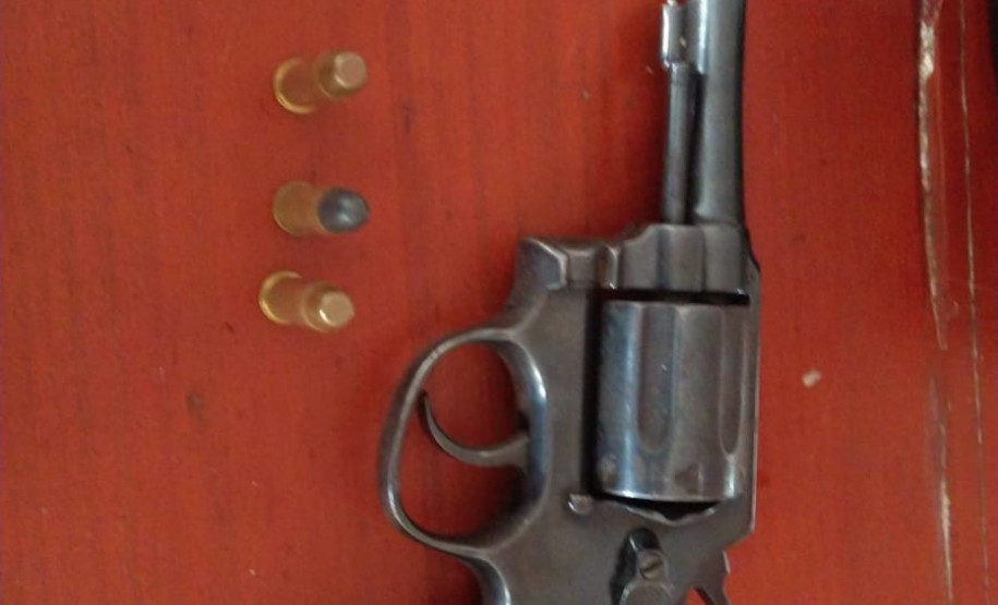 PCPR e PMPR prendem quatro pessoas durante operação contra o tráfico de drogas em Rio Azul