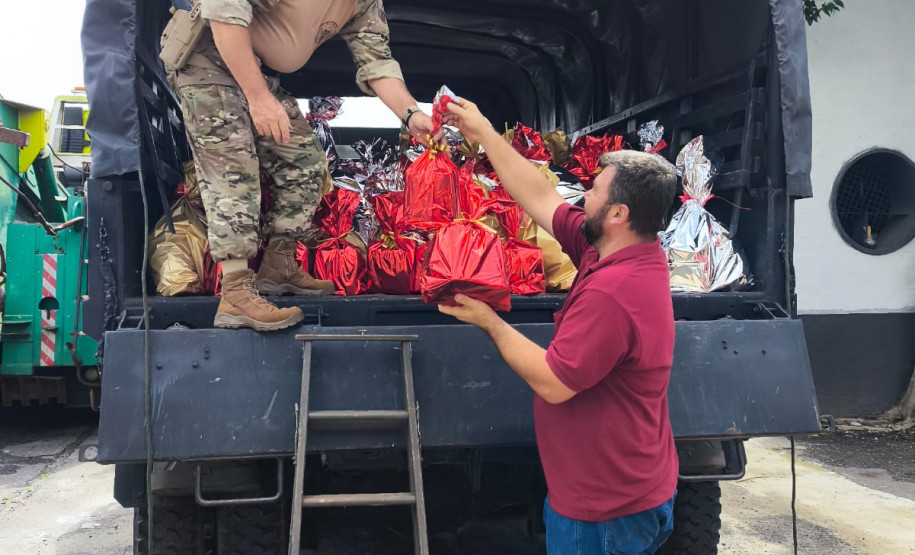 PCPR entrega presentes a crianças de CEMEI em Curitiba