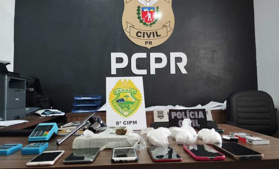 PCPR e PMPR prendem quatro pessoas durante operação contra o tráfico de drogas em Rio Azul