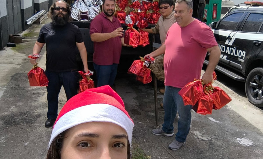 PCPR entrega presentes a crianças de CEMEI em Curitiba