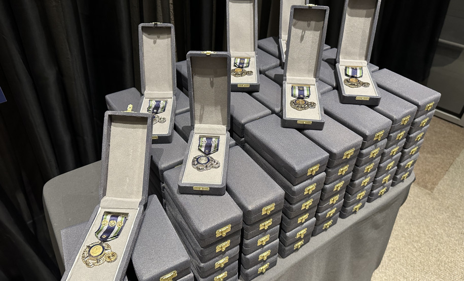 PCPR homenageia servidores com Medalhas de Serviço Policial na Capital