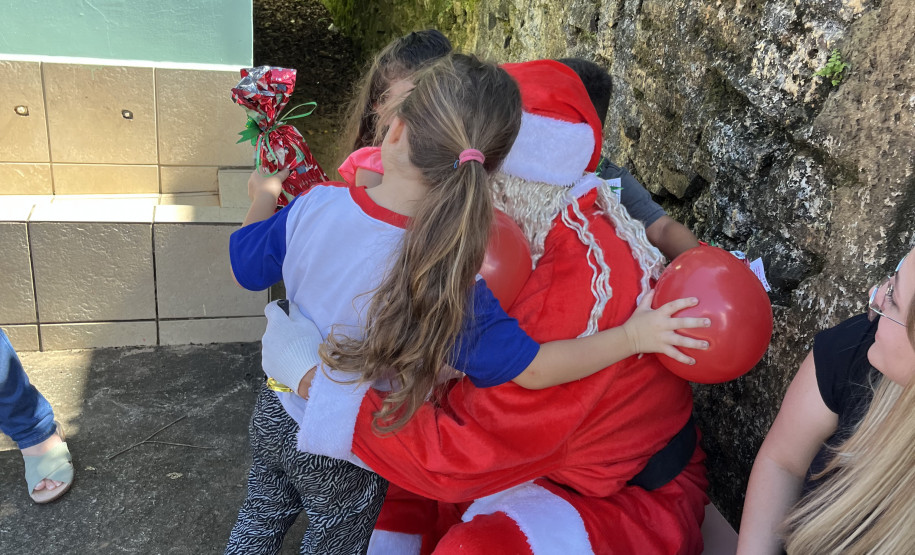 PCPR realiza ação de Natal para crianças de CEMEI em União da Vitória