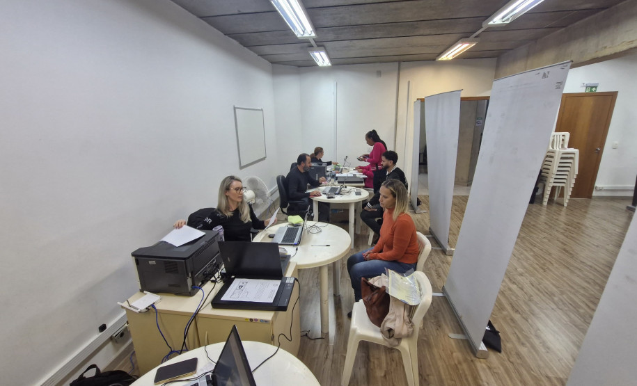 PCPR na Comunidade leva serviços de polícia judiciária e exposições para mais de 200 pessoas em Curitiba