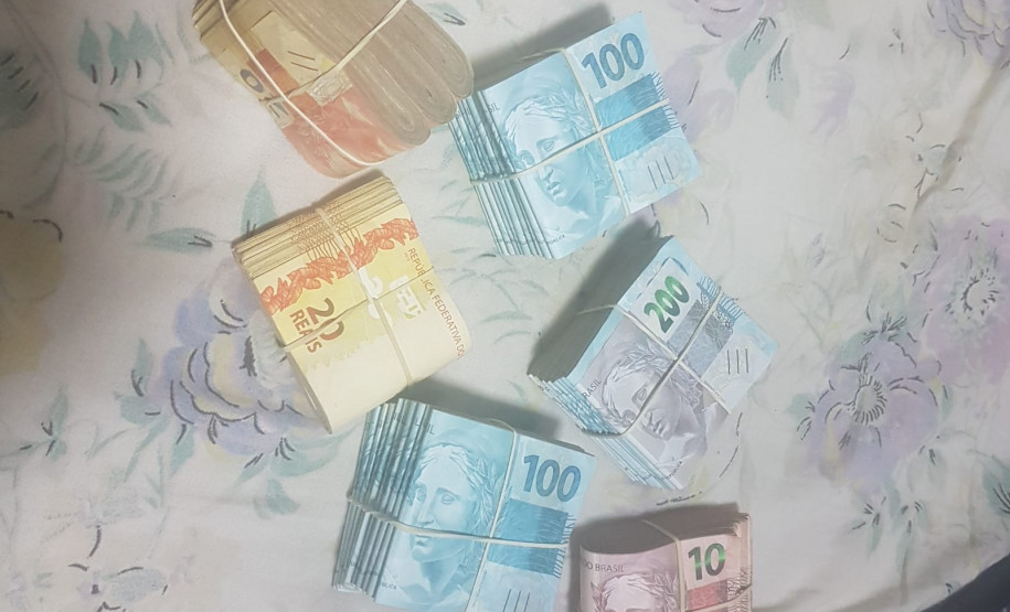 PCPR e PMPR apreendem 34 mil reais e prendem homem por tráfico de drogas em Cambé