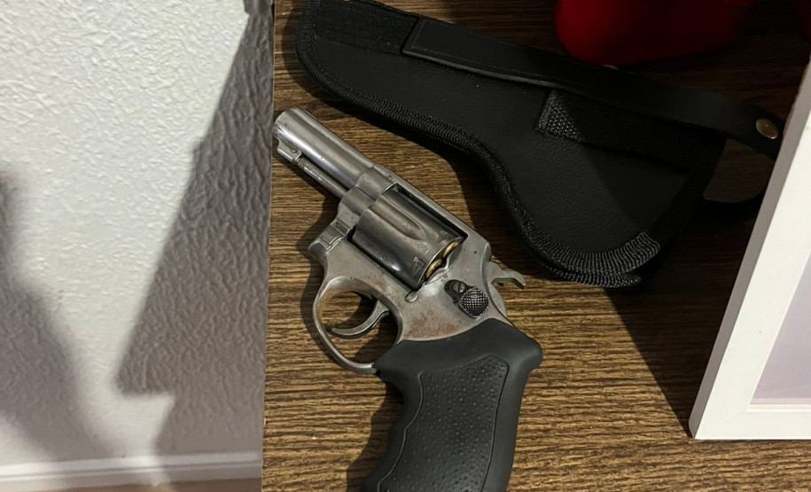 PCPR prende duas pessoas em flagrante e apreende drogas em Pinhais